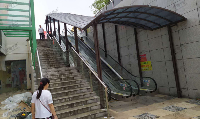 戶外樓梯雨棚該怎么做？戶外樓梯雨棚產品剖析。