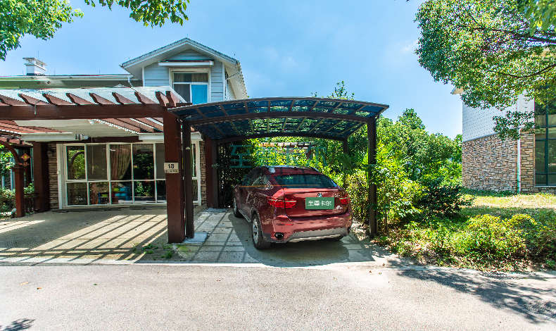 奔著“高級感”搭建的車棚，不成想，最后被專業(yè)和技術圈了粉